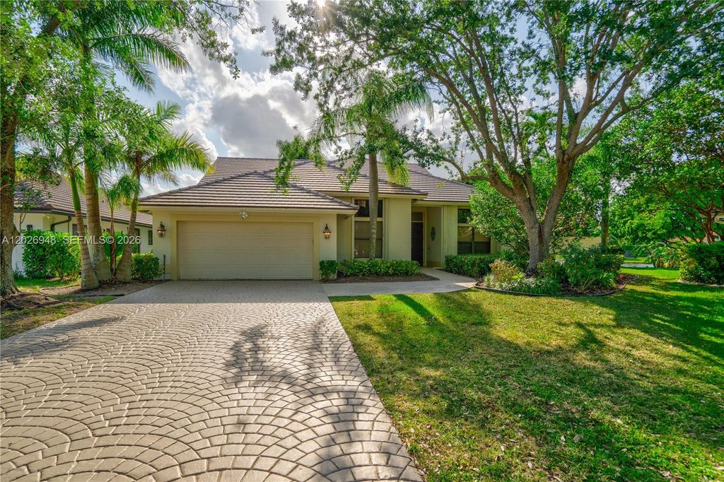 Image 2 of property listing at 1087 Deerwood Ln, Weston, FL 33326