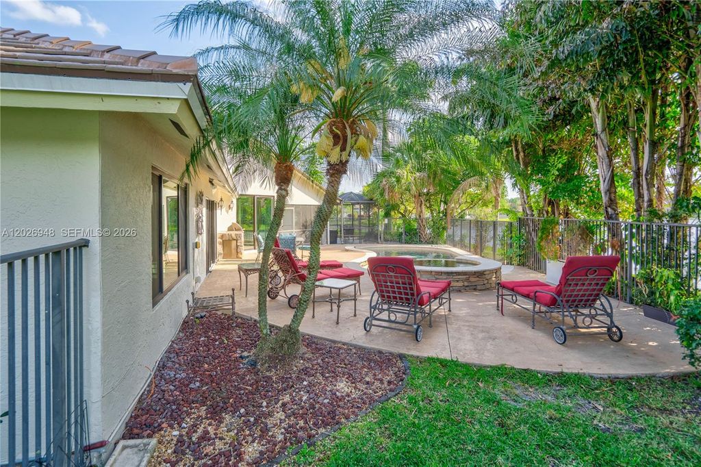 Image 21 of property listing at 1087 Deerwood Ln, Weston, FL 33326