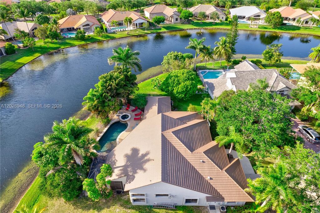 Image 22 of property listing at 1087 Deerwood Ln, Weston, FL 33326