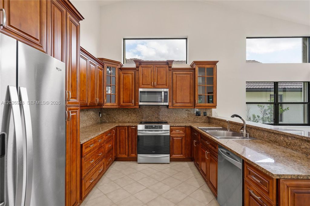 Image 27 of property listing at 1087 Deerwood Ln, Weston, FL 33326