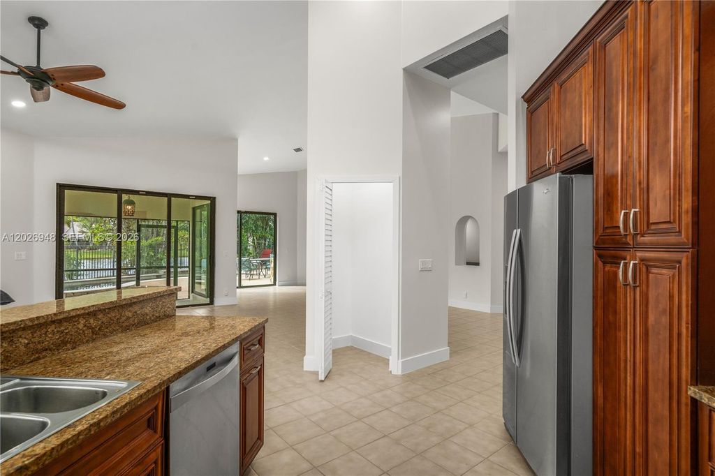 Image 28 of property listing at 1087 Deerwood Ln, Weston, FL 33326