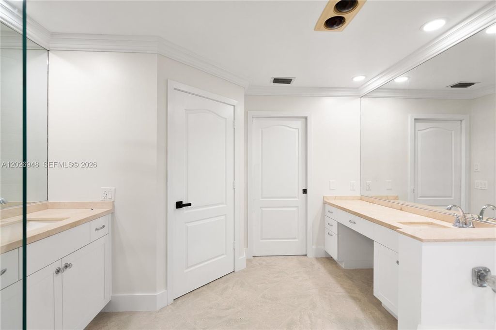 Image 36 of property listing at 1087 Deerwood Ln, Weston, FL 33326