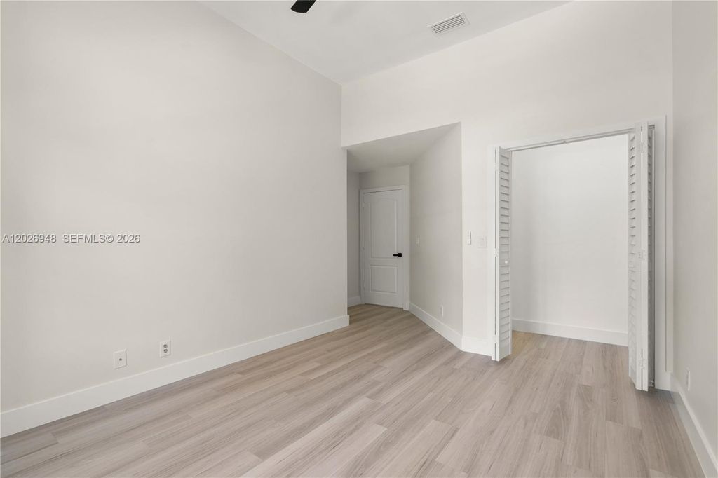 Image 40 of property listing at 1087 Deerwood Ln, Weston, FL 33326