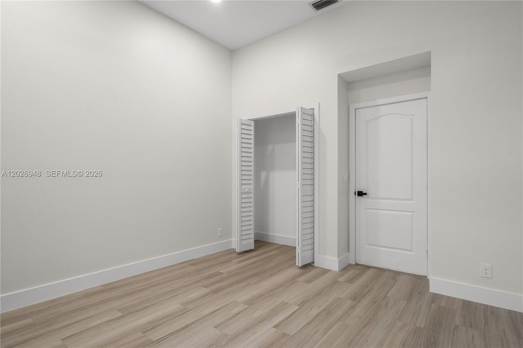 Image 45 of property listing at 1087 Deerwood Ln, Weston, FL 33326