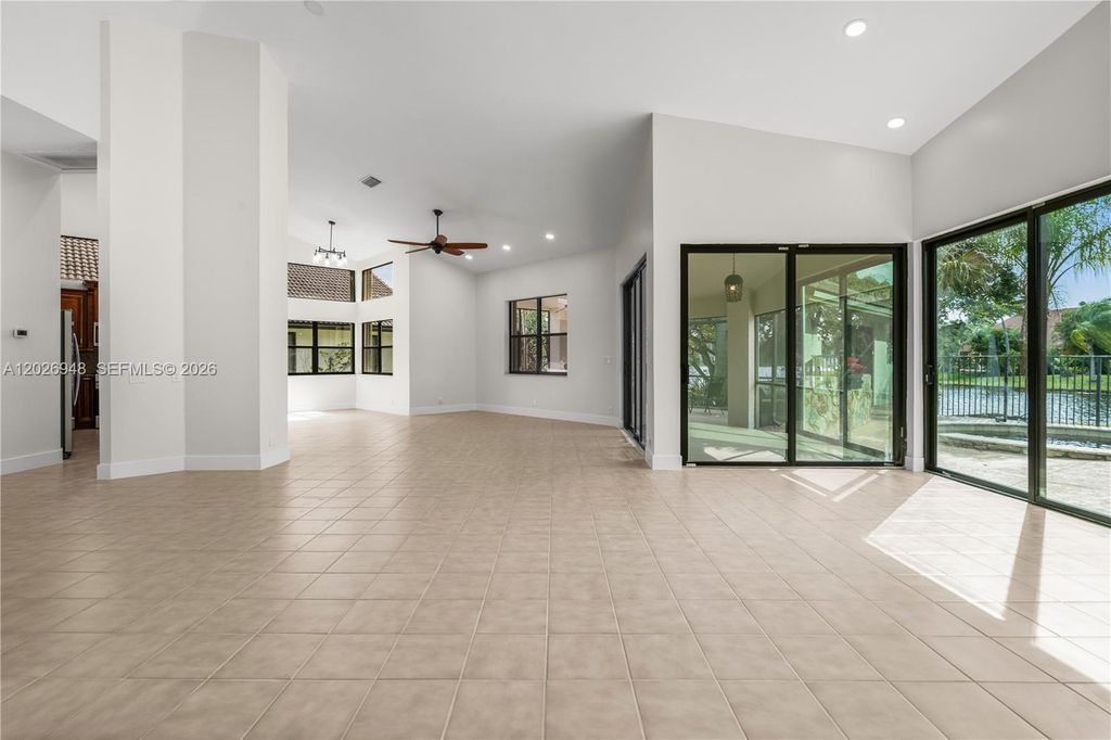 Image 9 of property listing at 1087 Deerwood Ln, Weston, FL 33326