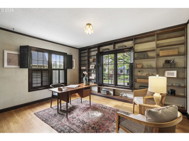 2536 Se MARKET St, Portland, OR 97214