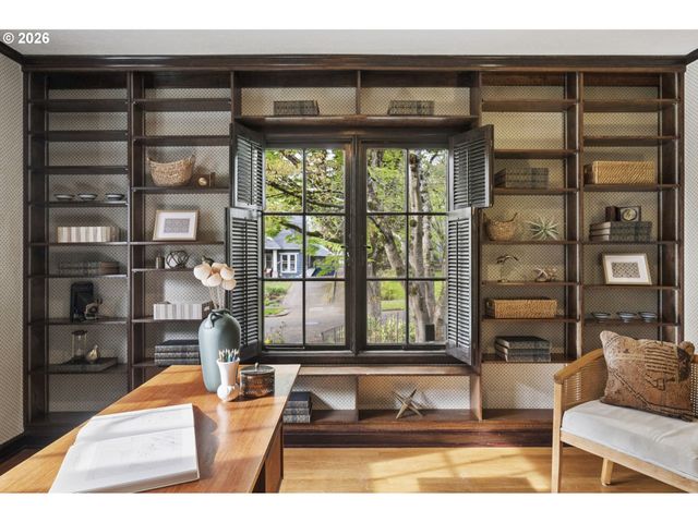 2536 Se MARKET St, Portland, OR 97214