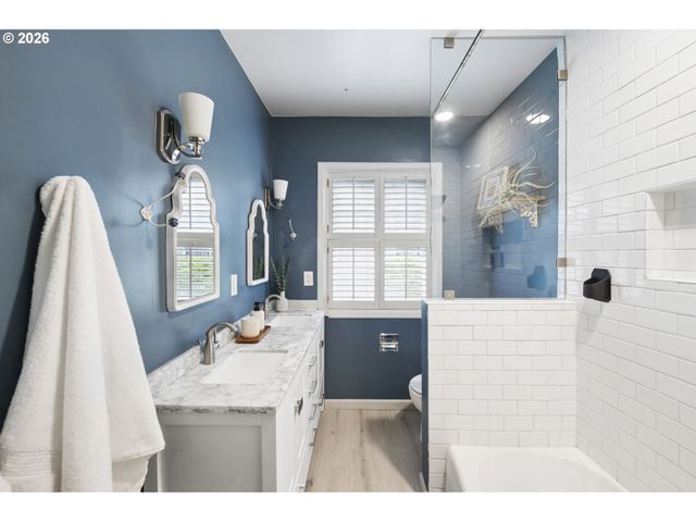 2536 Se MARKET St, Portland, OR 97214