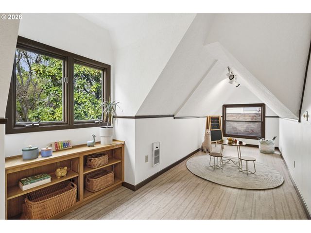 2536 Se MARKET St, Portland, OR 97214