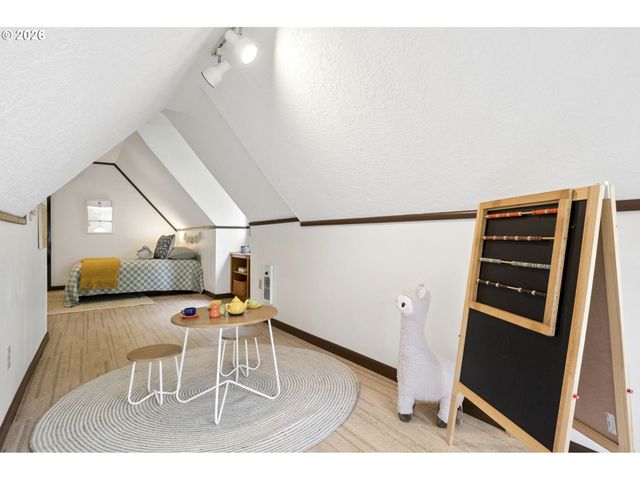 2536 Se MARKET St, Portland, OR 97214