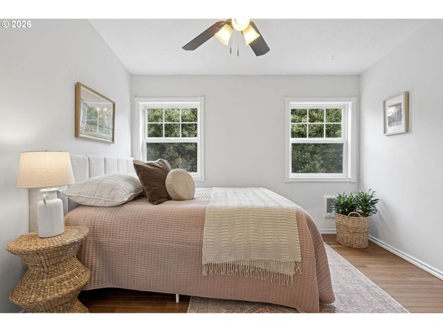 2536 Se MARKET St, Portland, OR 97214