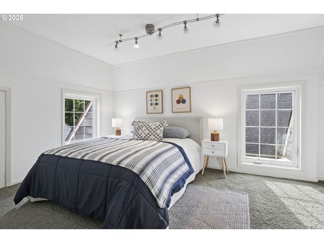 2536 Se MARKET St, Portland, OR 97214