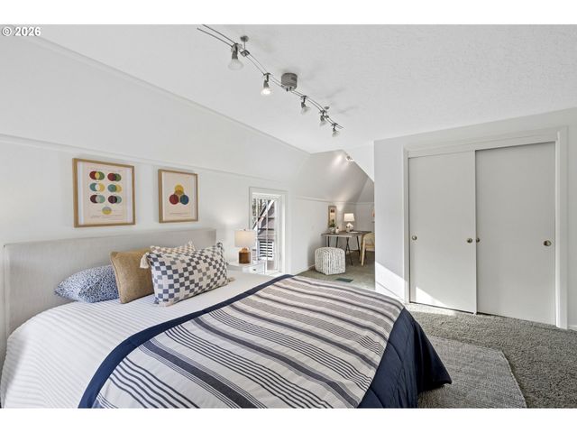 2536 Se MARKET St, Portland, OR 97214