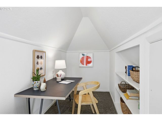 2536 Se MARKET St, Portland, OR 97214