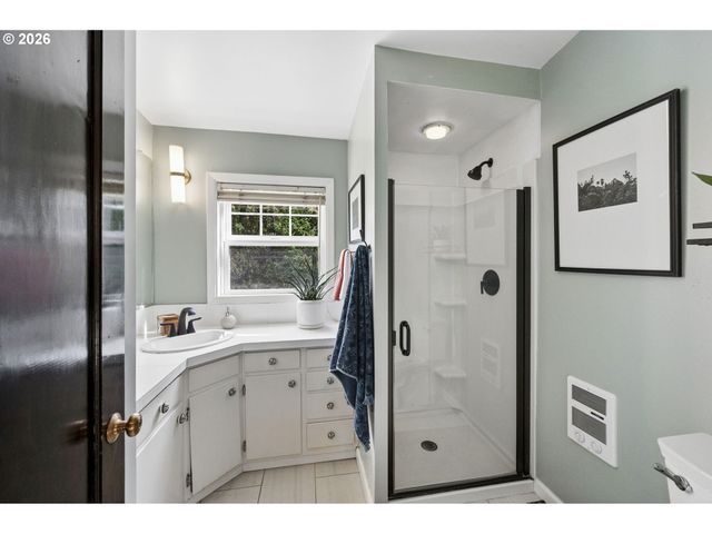 2536 Se MARKET St, Portland, OR 97214