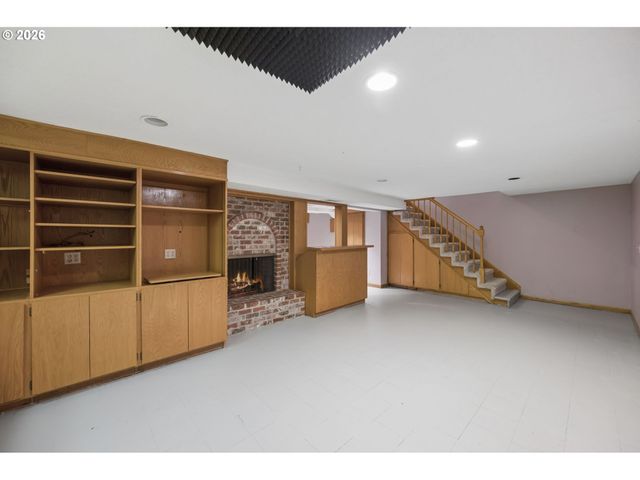 2536 Se MARKET St, Portland, OR 97214