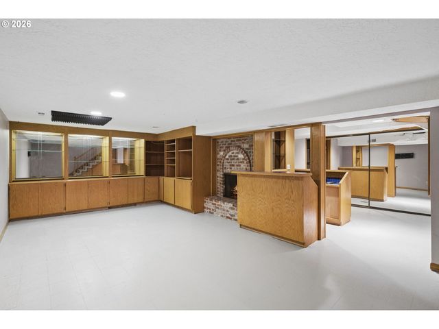 2536 Se MARKET St, Portland, OR 97214