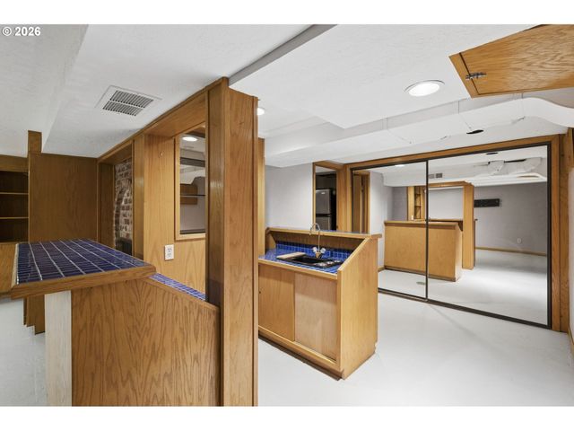 2536 Se MARKET St, Portland, OR 97214