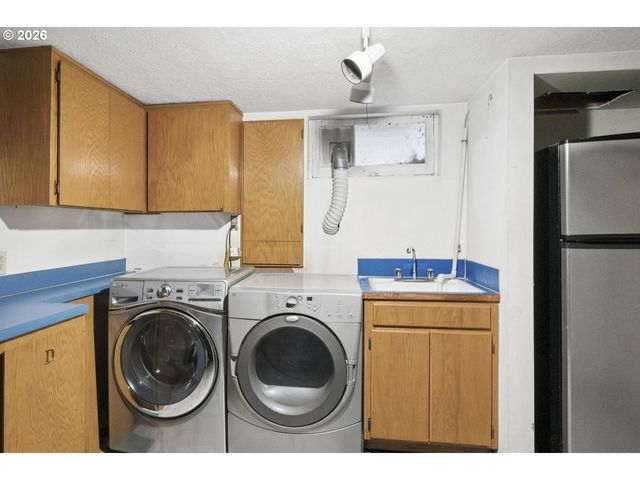 2536 Se MARKET St, Portland, OR 97214