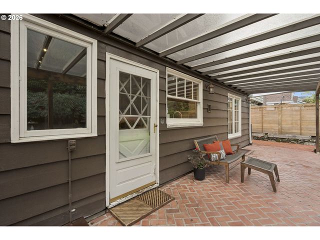 2536 Se MARKET St, Portland, OR 97214