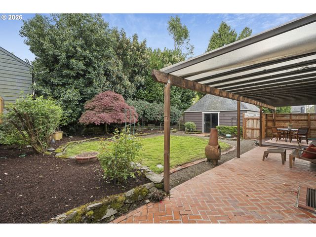 2536 Se MARKET St, Portland, OR 97214