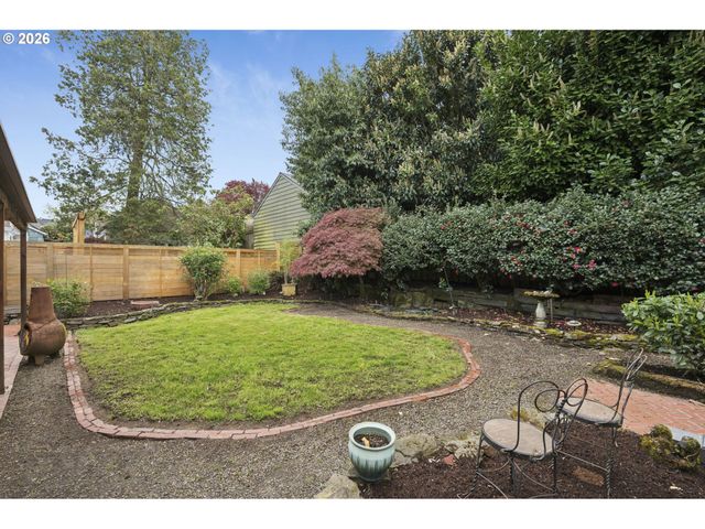 2536 Se MARKET St, Portland, OR 97214