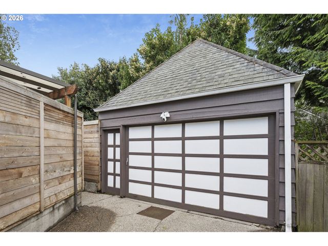 2536 Se MARKET St, Portland, OR 97214