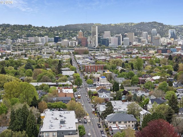 2536 Se MARKET St, Portland, OR 97214