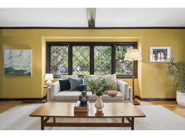 2536 Se MARKET St, Portland, OR 97214