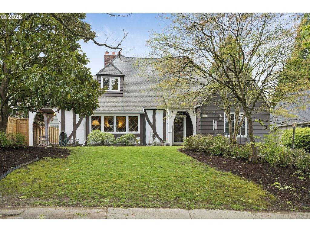 2536 Se MARKET St, Portland, OR 97214