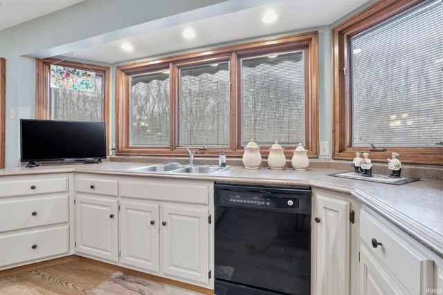 7114 Blue Creek Drive, Fort Wayne, IN 46804