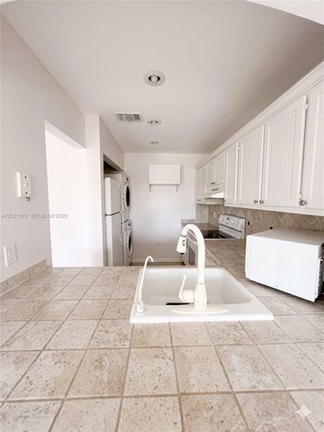 10046 Winding Lake Rd 204, Sunrise, FL 33351