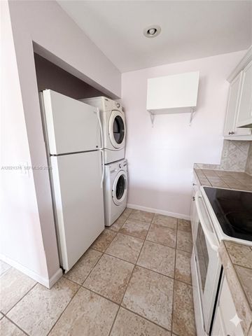 10046 Winding Lake Rd 204, Sunrise, FL 33351