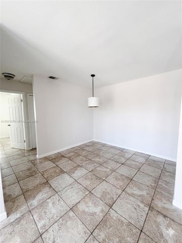 10046 Winding Lake Rd 204, Sunrise, FL 33351