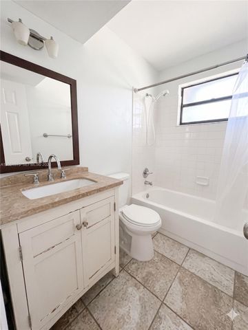 10046 Winding Lake Rd 204, Sunrise, FL 33351