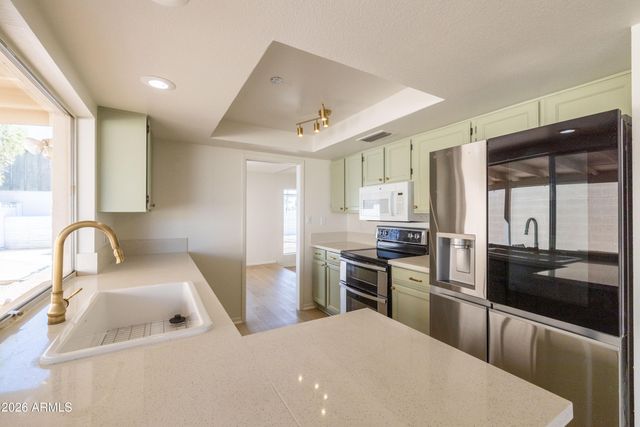 5215 W PURDUE Avenue, Glendale, AZ 85302