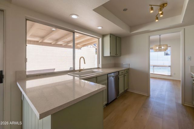 5215 W PURDUE Avenue, Glendale, AZ 85302