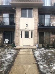 238 Shorewood Drive 2B, Glendale Heights, IL 60139