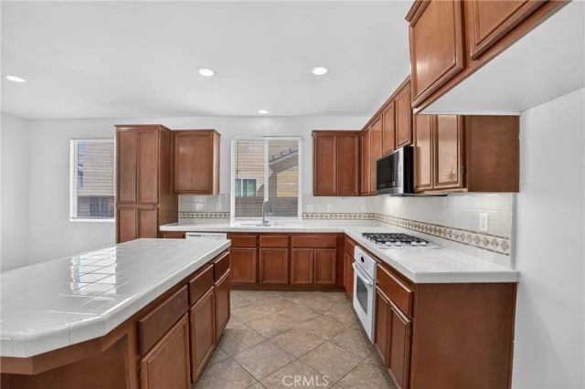 3019 W Newgrove, Lancaster, CA 93536