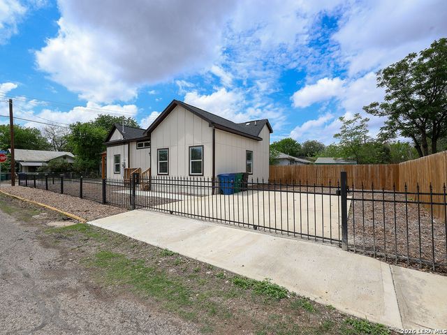 1113 Burleson, San Antonio, TX 78202