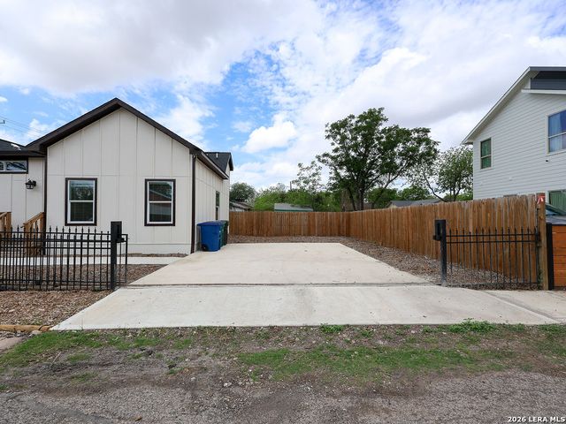 1113 Burleson, San Antonio, TX 78202