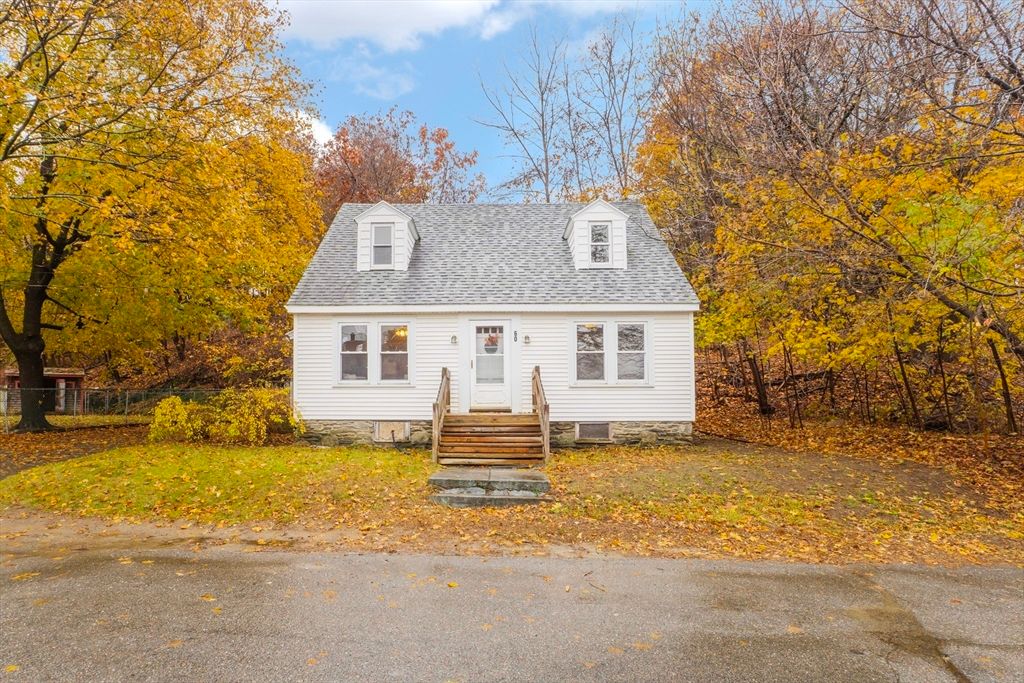 60 Cliff St, Fitchburg, MA 01420