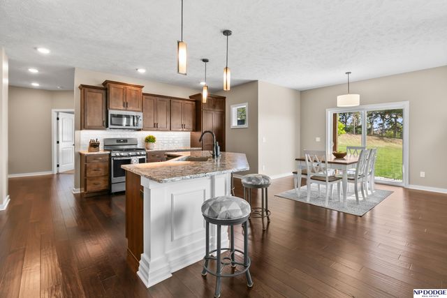 11114 Port Royal Drive, Papillion, NE 68046