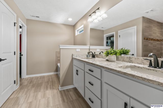 11114 Port Royal Drive, Papillion, NE 68046
