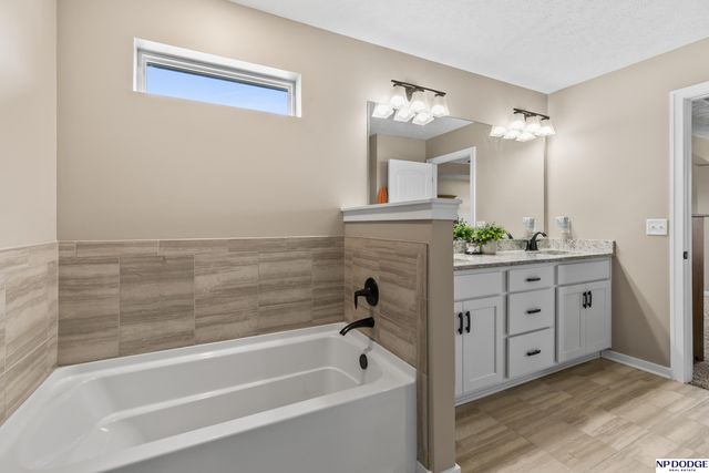 11114 Port Royal Drive, Papillion, NE 68046