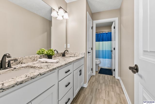 11114 Port Royal Drive, Papillion, NE 68046