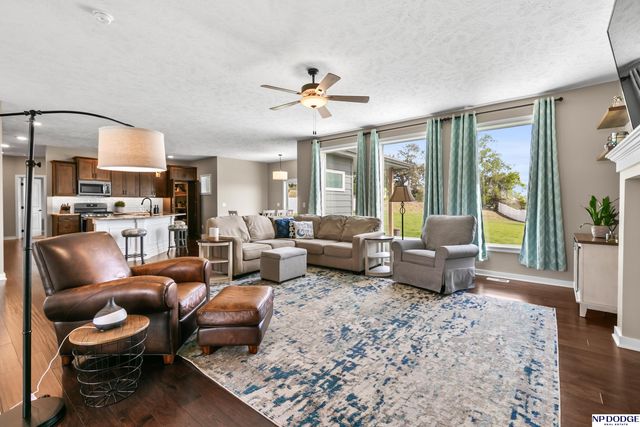 11114 Port Royal Drive, Papillion, NE 68046