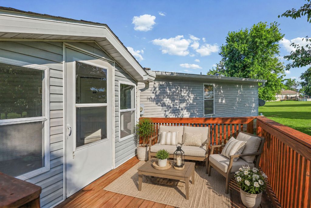Image 11 of property listing at 4581 Hotze Road, Salem, IL 62881