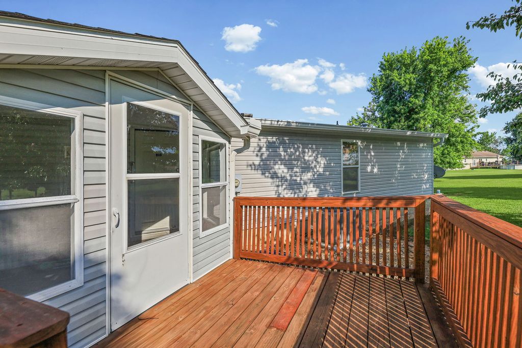 Image 12 of property listing at 4581 Hotze Road, Salem, IL 62881