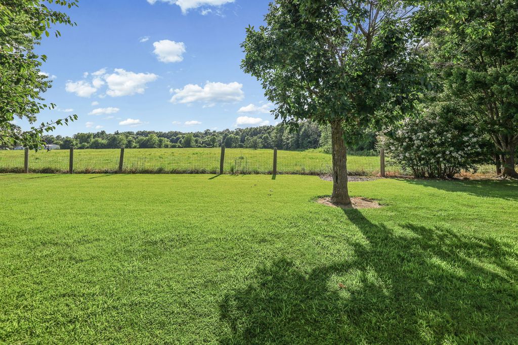 Image 13 of property listing at 4581 Hotze Road, Salem, IL 62881